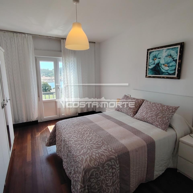 Piso de 4 Dormitorios con Impresionantes Vistas al Mar – Cee (A Coruña)