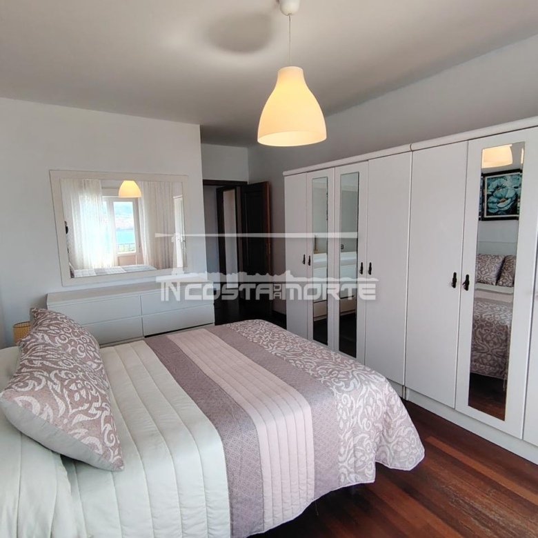 Piso de 4 Dormitorios con Impresionantes Vistas al Mar – Cee (A Coruña)