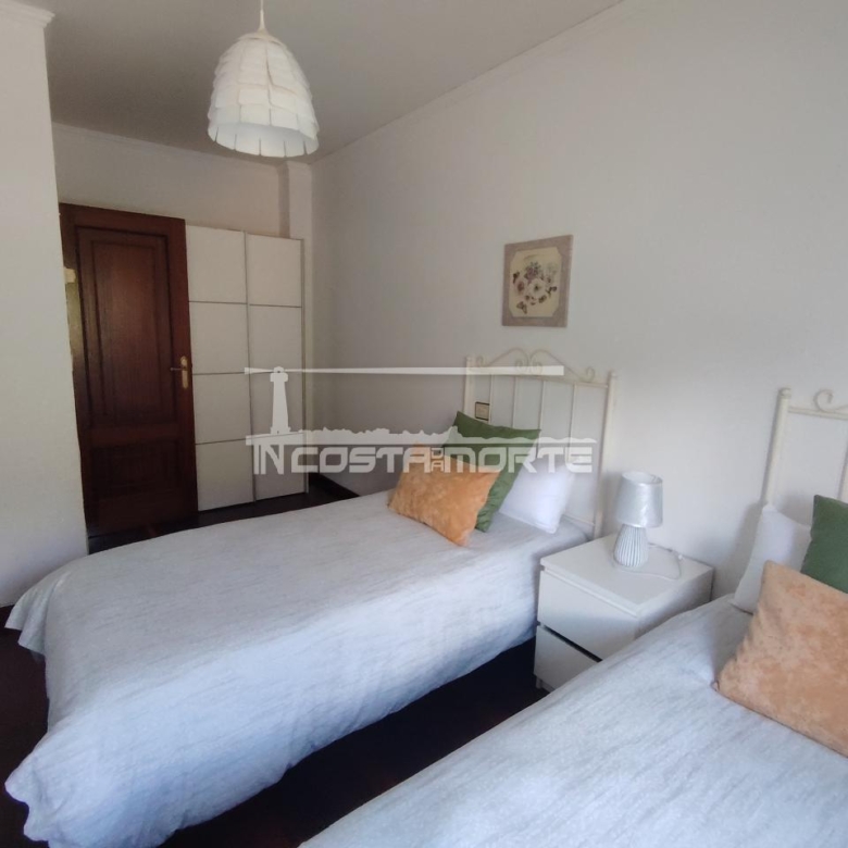 Piso de 4 Dormitorios con Impresionantes Vistas al Mar – Cee (A Coruña)