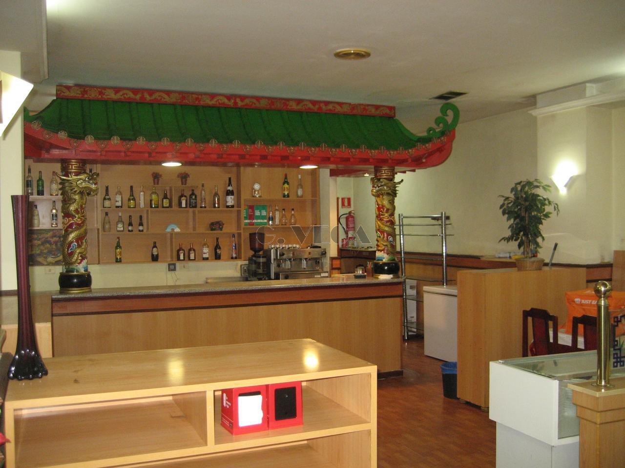 177264661229700028949_177264628756 Restaurante acondicionado con licencia y salida de humos.
