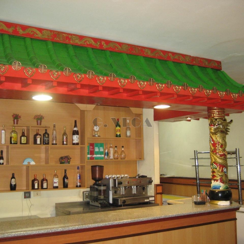 Restaurante acondicionado con licencia y salida de humos.