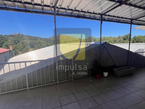 CASA CON NAVE, SÓTANO Y TERRENO
