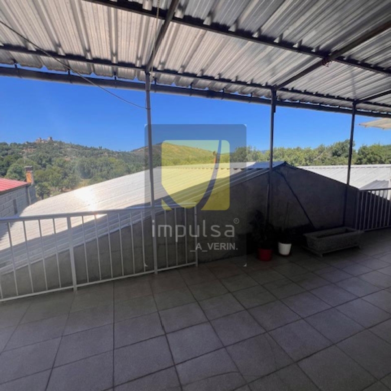 CASA CON NAVE, SÓTANO Y TERRENO
