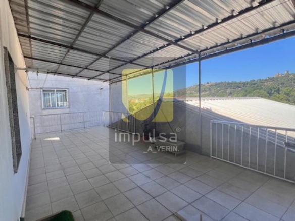 CASA CON NAVE, SÓTANO Y TERRENO