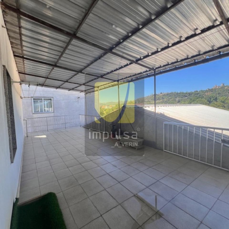 CASA CON NAVE, SÓTANO Y TERRENO
