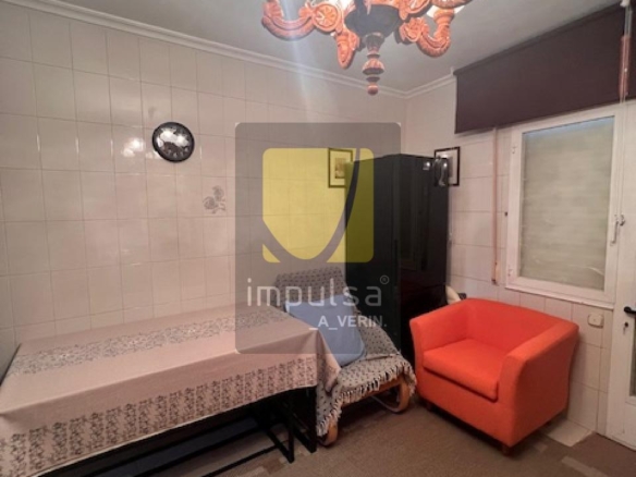 CASA CON NAVE, SÓTANO Y TERRENO