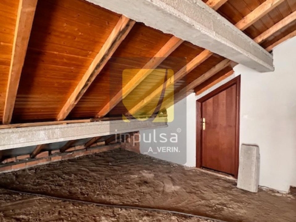 CASA CON NAVE, SÓTANO Y TERRENO