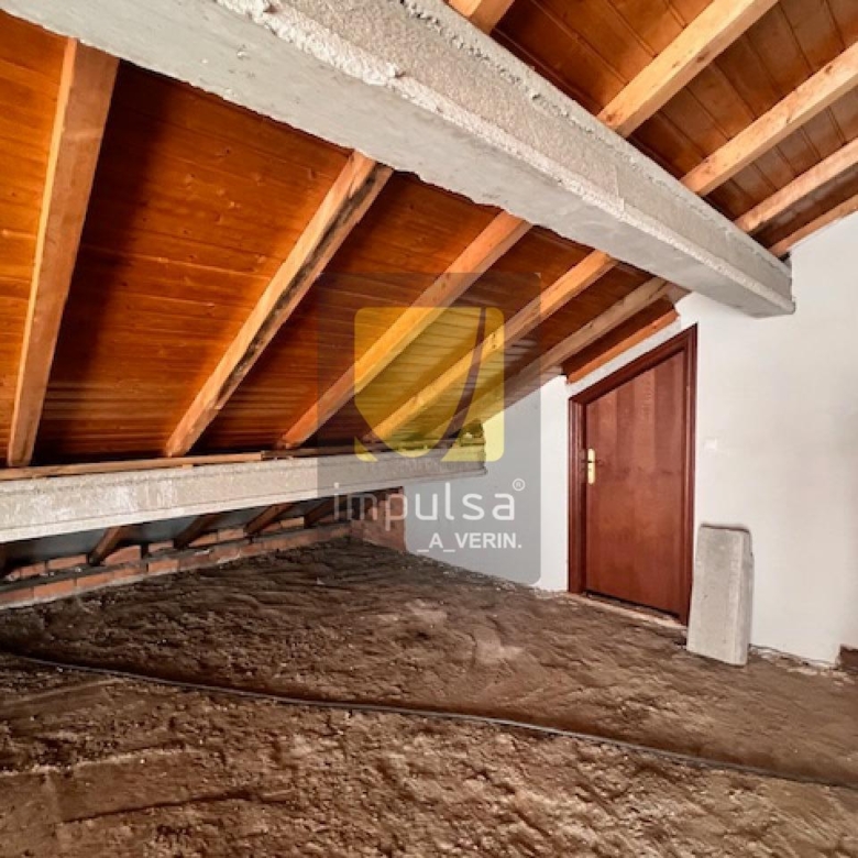CASA CON NAVE, SÓTANO Y TERRENO