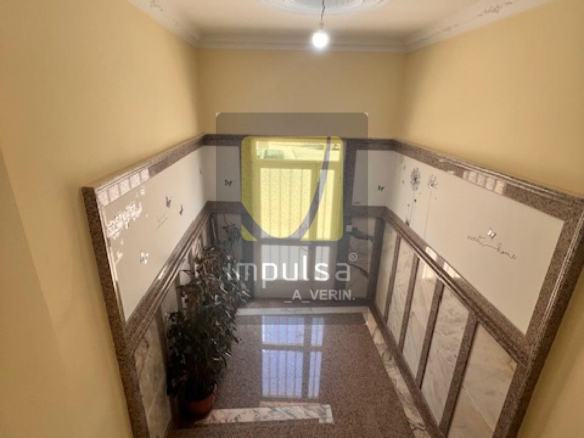CASA CON NAVE, SÓTANO Y TERRENO