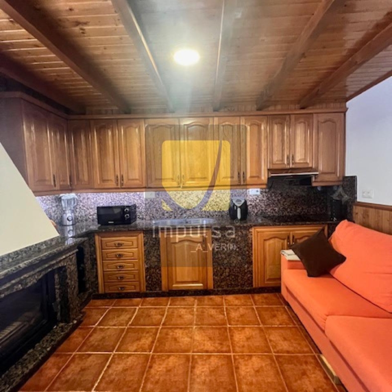 CASA CON NAVE, SÓTANO Y TERRENO