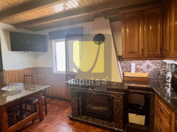 CASA CON NAVE, SÓTANO Y TERRENO