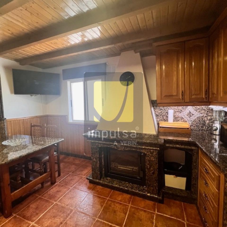 CASA CON NAVE, SÓTANO Y TERRENO