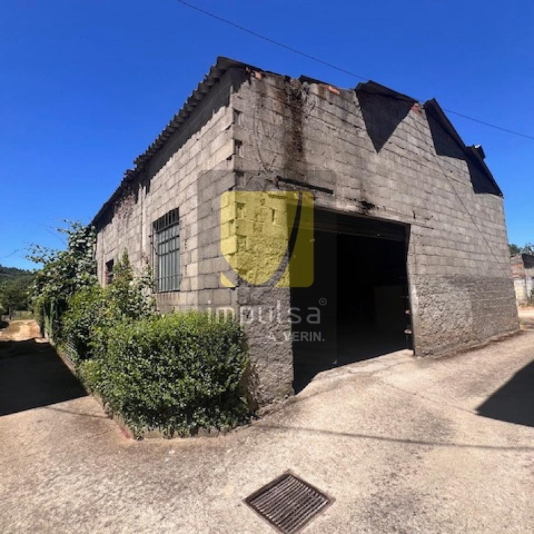CASA CON NAVE, SÓTANO Y TERRENO