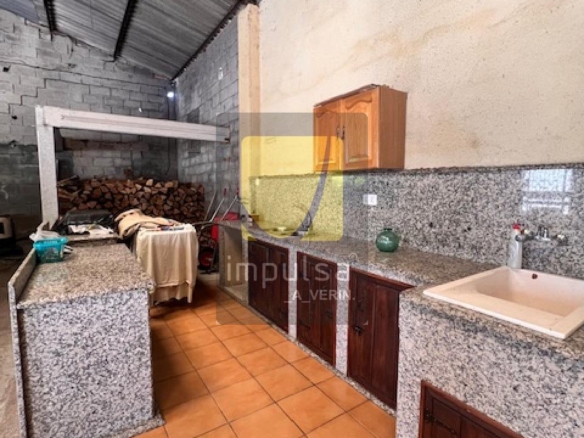 CASA CON NAVE, SÓTANO Y TERRENO