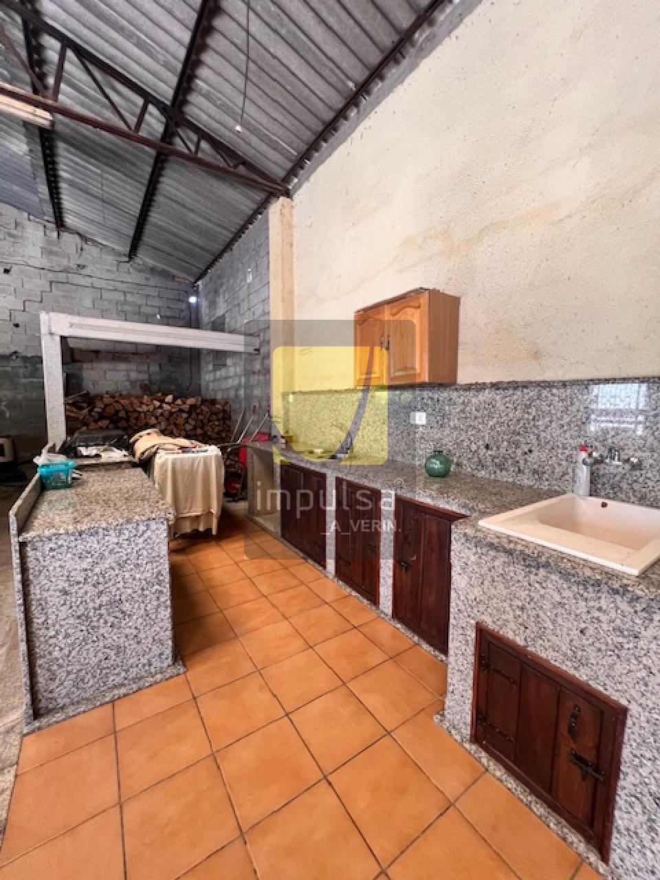 177272438979800043987_176103656653 CASA CON NAVE, SÓTANO Y TERRENO