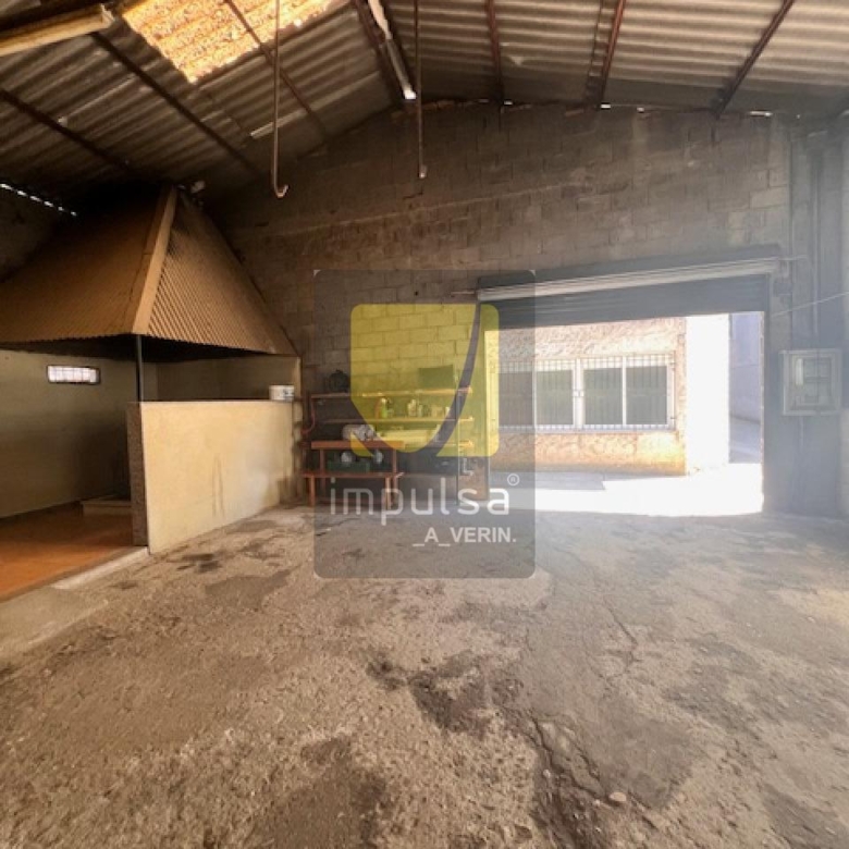 CASA CON NAVE, SÓTANO Y TERRENO
