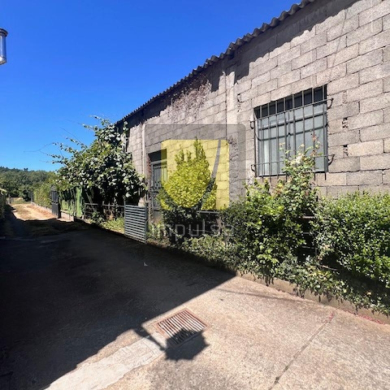 CASA CON NAVE, SÓTANO Y TERRENO