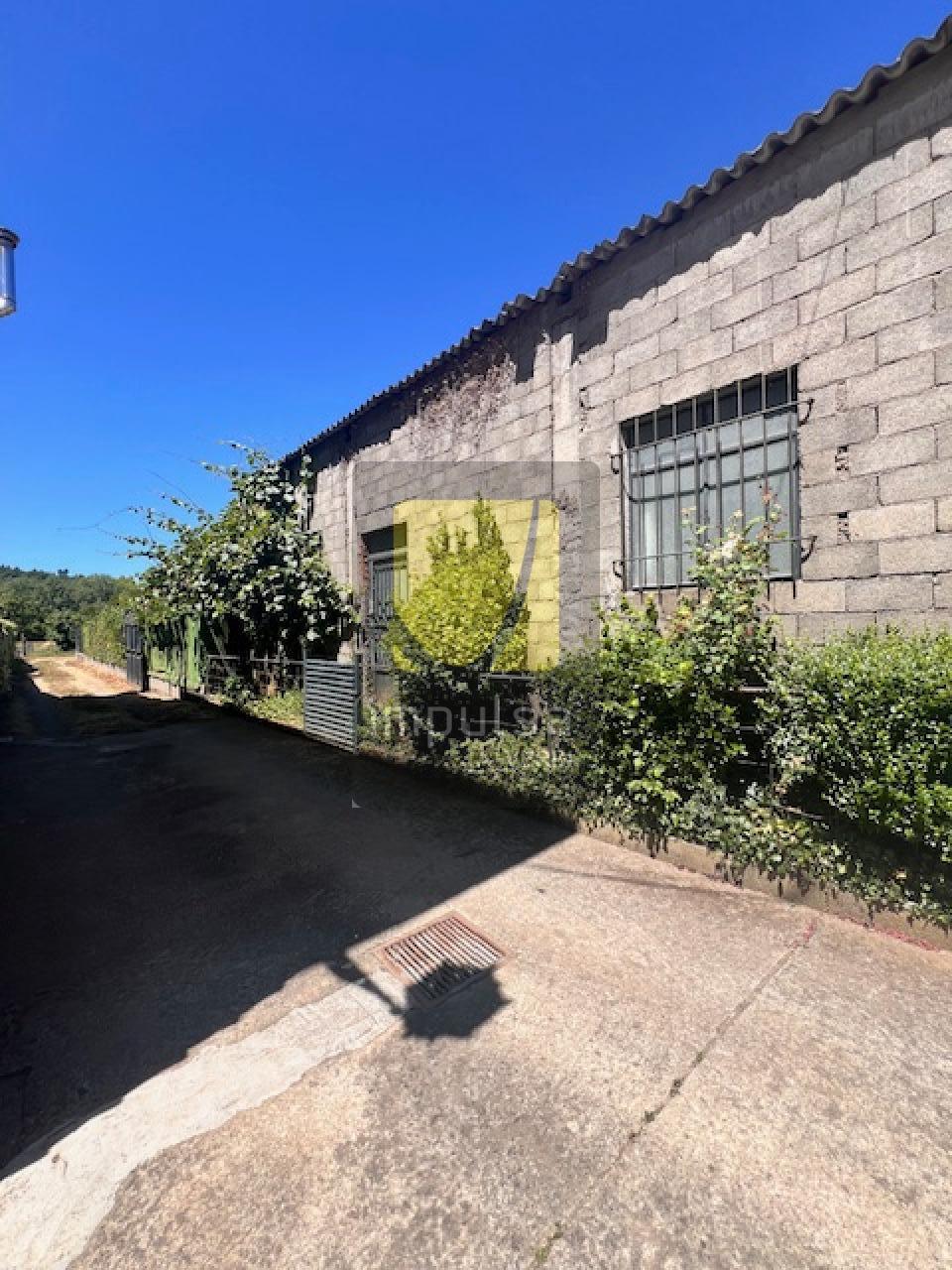 177272439191400043987_176103657680 CASA CON NAVE, SÓTANO Y TERRENO
