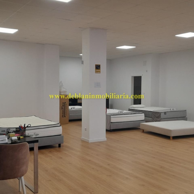 SE ALQUILA LOCAL COMERCIAL ACONDICIONADO  EN TUI