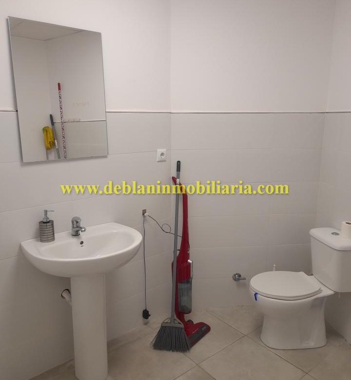 SE ALQUILA LOCAL COMERCIAL ACONDICIONADO  EN TUI