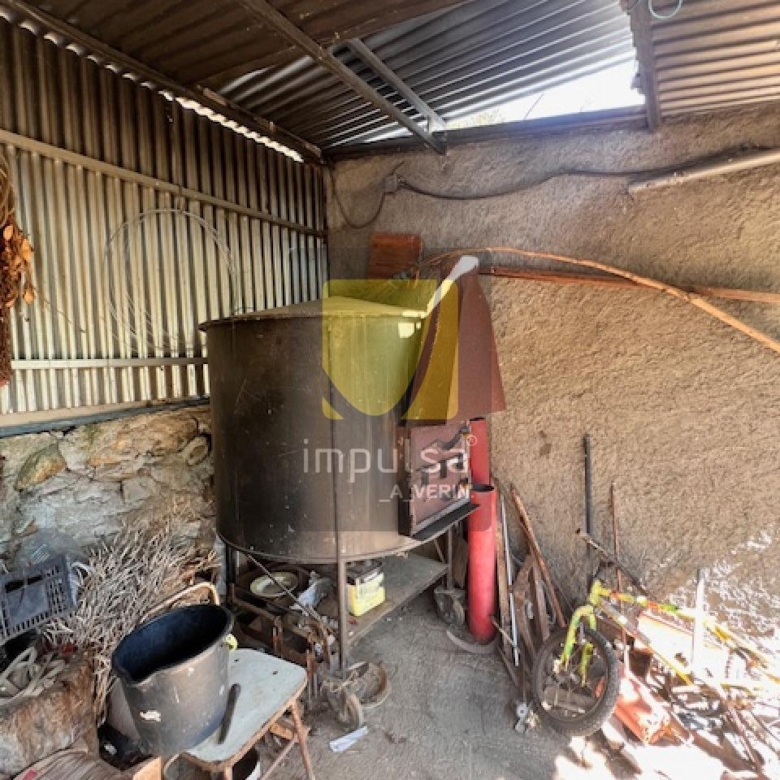 GALPÓN CON TERRENO PARA OCIO AL LADO DE VERÍN