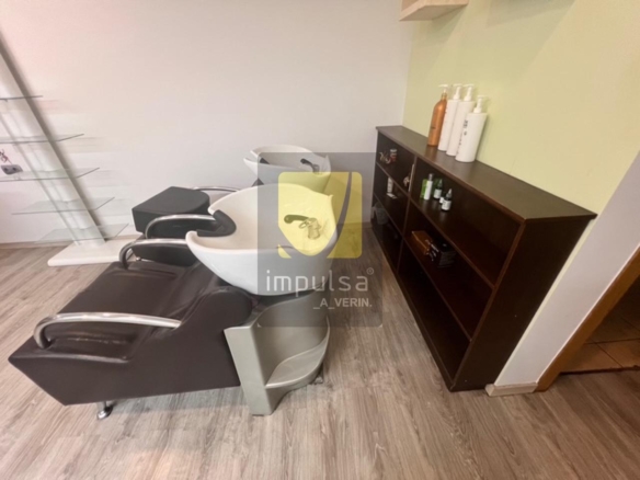 LOCAL COMERCIAL EN VERÍN- INCLUYE 2 PLAZAS DE GARAJE CERRADAS