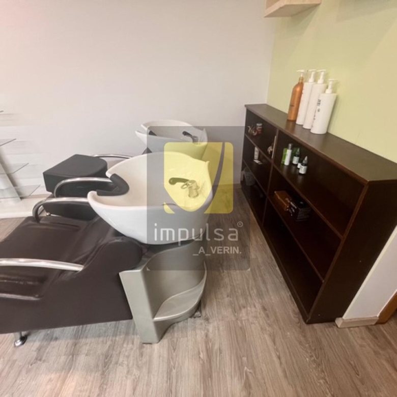 LOCAL COMERCIAL EN VERÍN- INCLUYE 2 PLAZAS DE GARAJE CERRADAS