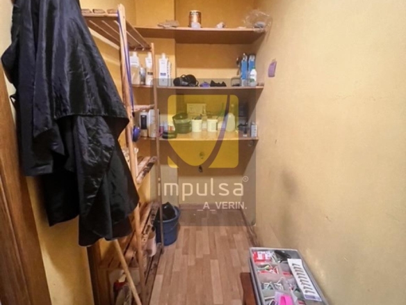 LOCAL COMERCIAL EN VERÍN- INCLUYE 2 PLAZAS DE GARAJE CERRADAS