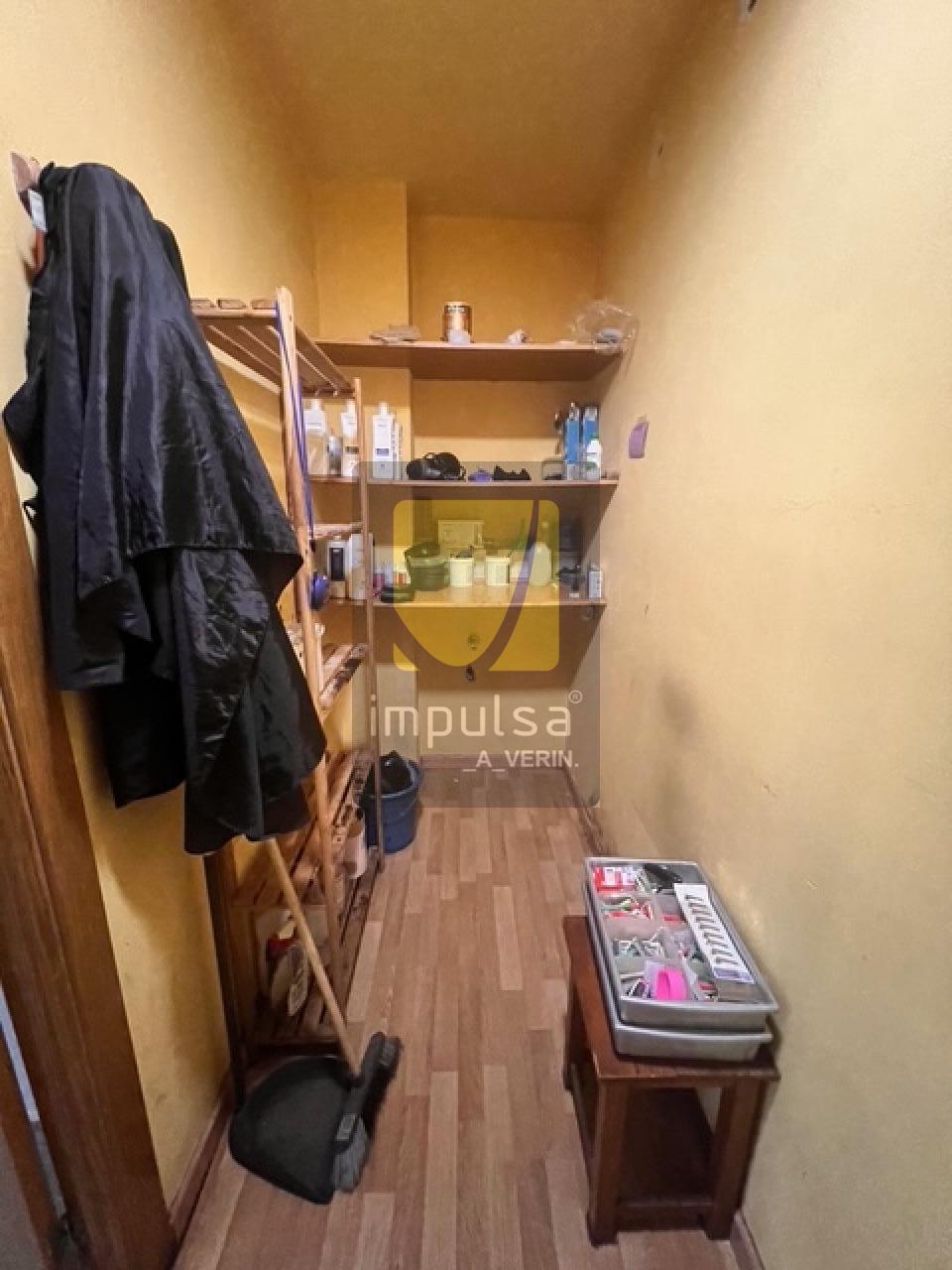 LOCAL COMERCIAL EN VERÍN- INCLUYE 2 PLAZAS DE GARAJE CERRADAS