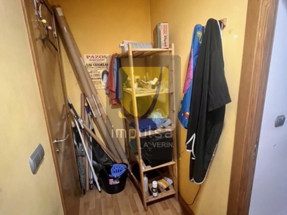 LOCAL COMERCIAL EN VERÍN- INCLUYE 2 PLAZAS DE GARAJE CERRADAS