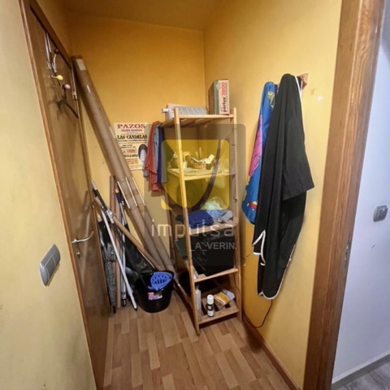 LOCAL COMERCIAL EN VERÍN- INCLUYE 2 PLAZAS DE GARAJE CERRADAS