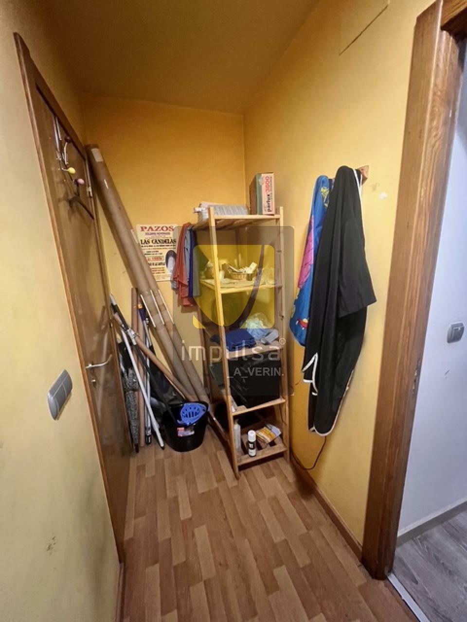 LOCAL COMERCIAL EN VERÍN- INCLUYE 2 PLAZAS DE GARAJE CERRADAS