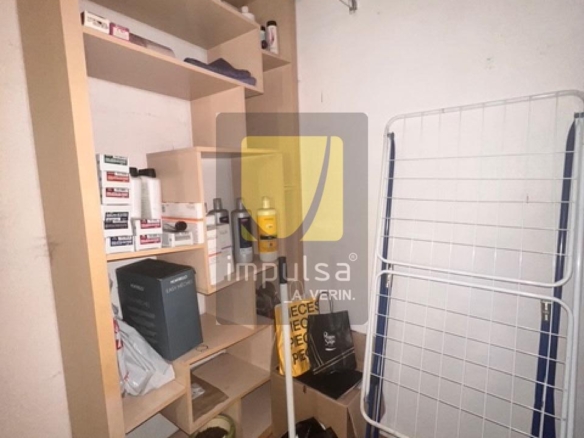 LOCAL COMERCIAL EN VERÍN- INCLUYE 2 PLAZAS DE GARAJE CERRADAS