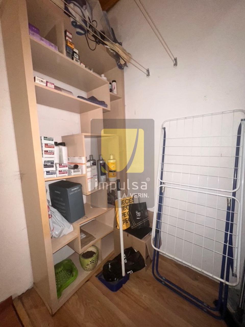 LOCAL COMERCIAL EN VERÍN- INCLUYE 2 PLAZAS DE GARAJE CERRADAS
