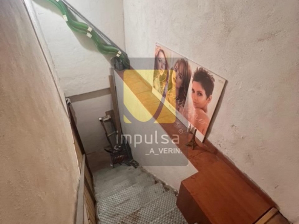 LOCAL COMERCIAL EN VERÍN- INCLUYE 2 PLAZAS DE GARAJE CERRADAS