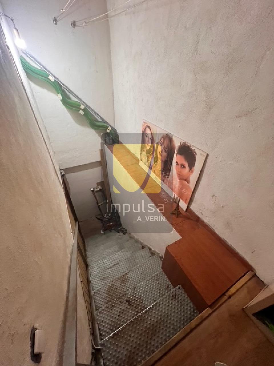 LOCAL COMERCIAL EN VERÍN- INCLUYE 2 PLAZAS DE GARAJE CERRADAS