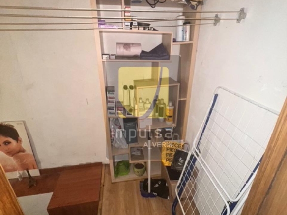 LOCAL COMERCIAL EN VERÍN- INCLUYE 2 PLAZAS DE GARAJE CERRADAS