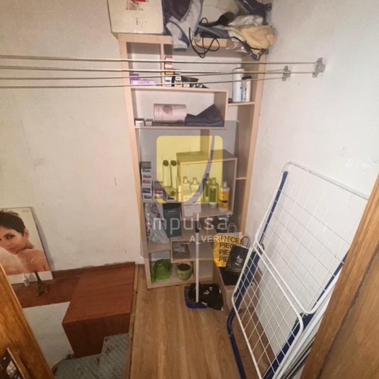 LOCAL COMERCIAL EN VERÍN- INCLUYE 2 PLAZAS DE GARAJE CERRADAS