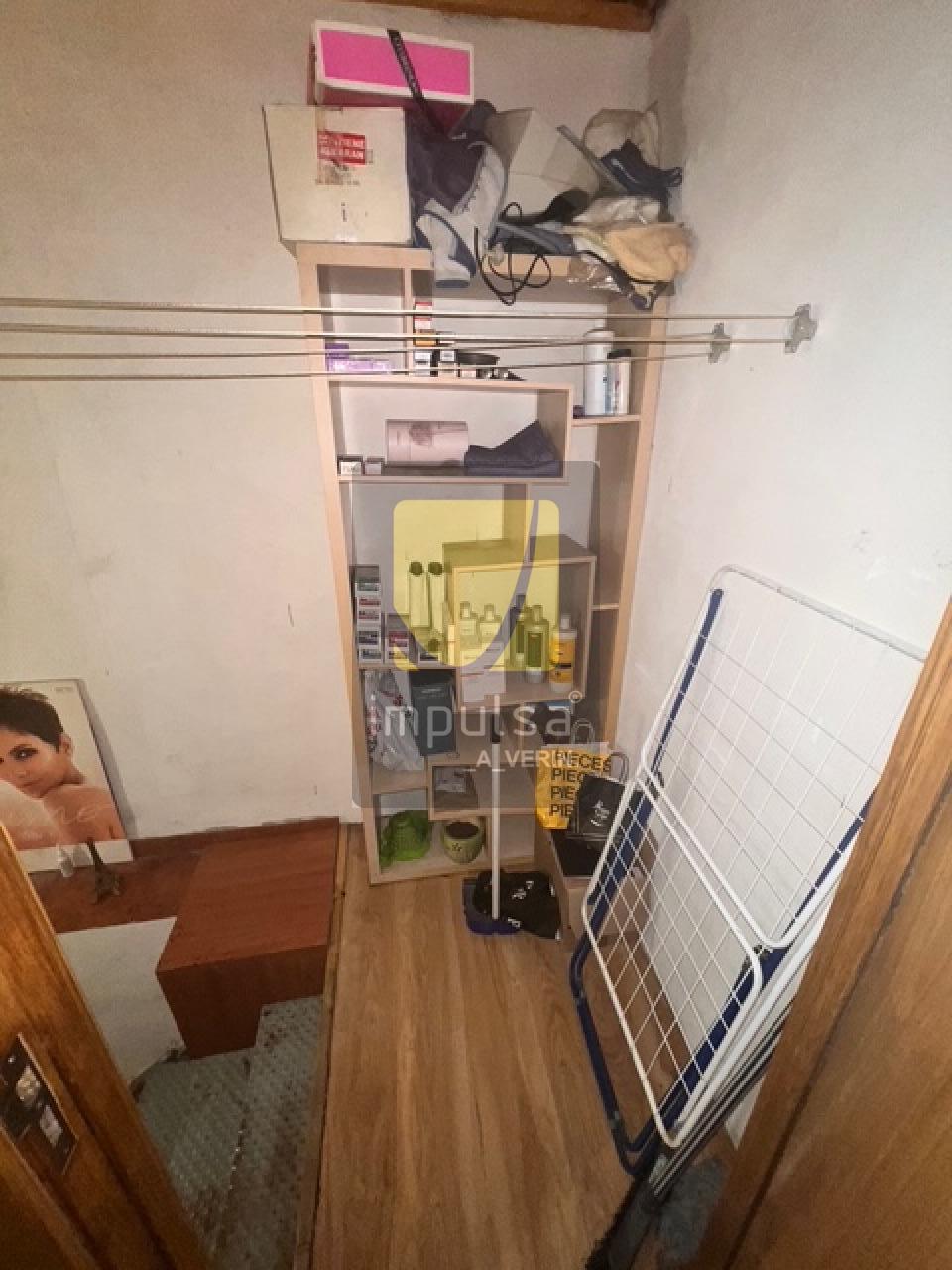 LOCAL COMERCIAL EN VERÍN- INCLUYE 2 PLAZAS DE GARAJE CERRADAS