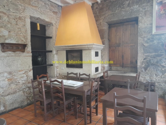 SE ALQUILA  LOCAL DE HOSTELERÍA CON GRAN POTENCIAL EN TUI