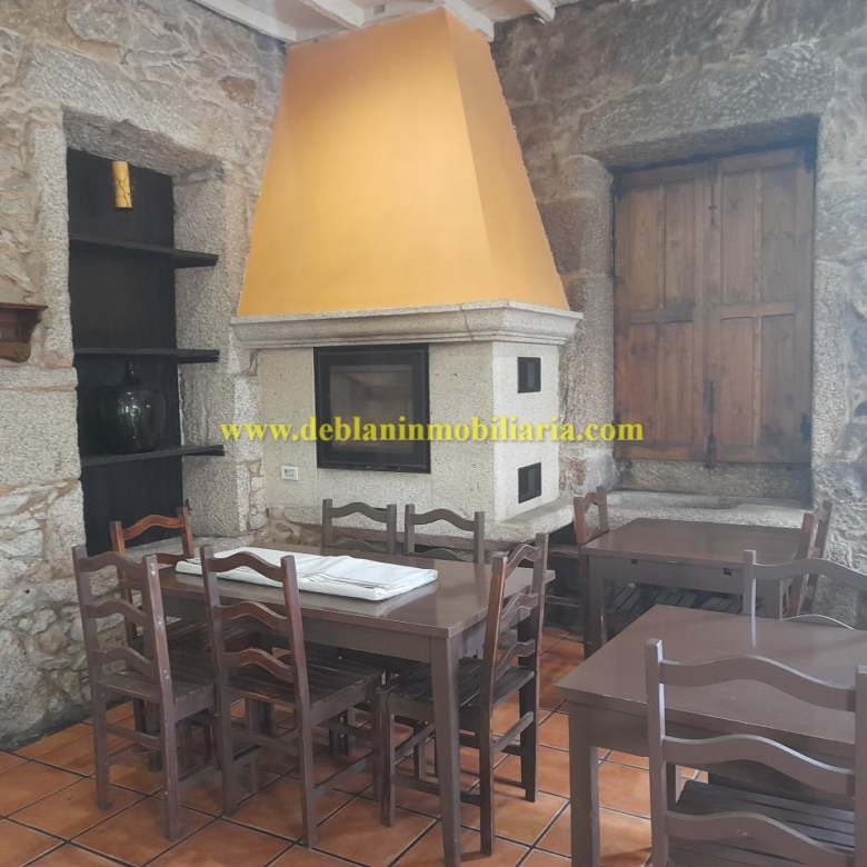 SE ALQUILA  LOCAL DE HOSTELERÍA CON GRAN POTENCIAL EN TUI
