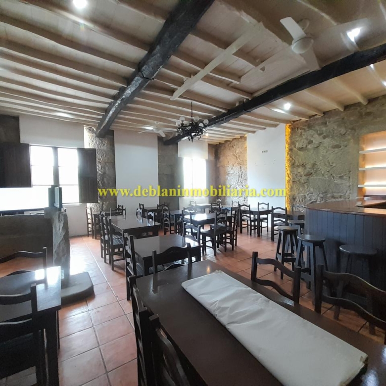 SE ALQUILA  LOCAL DE HOSTELERÍA CON GRAN POTENCIAL EN TUI