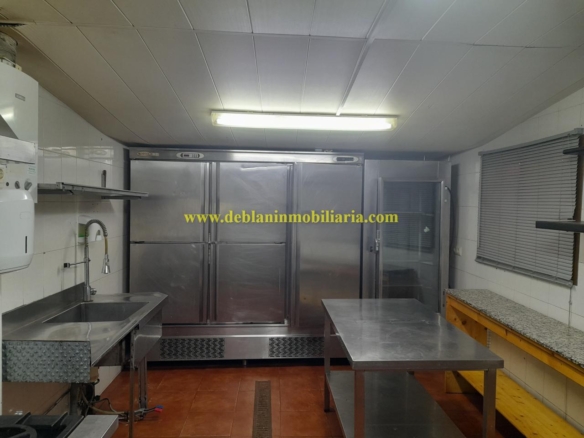 SE ALQUILA  LOCAL DE HOSTELERÍA CON GRAN POTENCIAL EN TUI