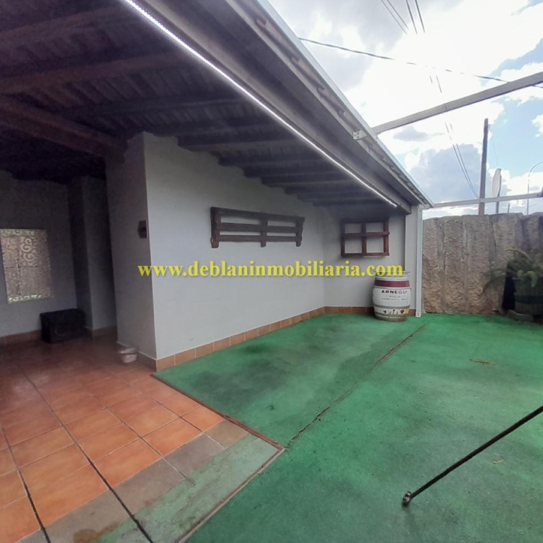 SE ALQUILA  LOCAL DE HOSTELERÍA CON GRAN POTENCIAL EN TUI