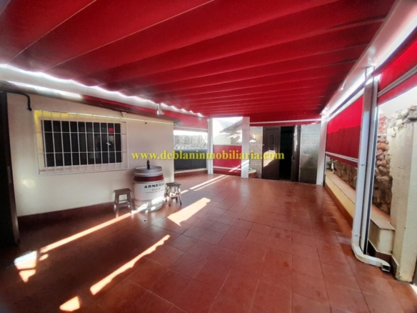 SE ALQUILA  LOCAL DE HOSTELERÍA CON GRAN POTENCIAL EN TUI