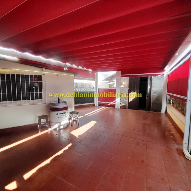 SE ALQUILA  LOCAL DE HOSTELERÍA CON GRAN POTENCIAL EN TUI