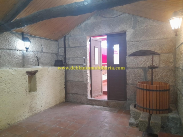SE ALQUILA  LOCAL DE HOSTELERÍA CON GRAN POTENCIAL EN TUI
