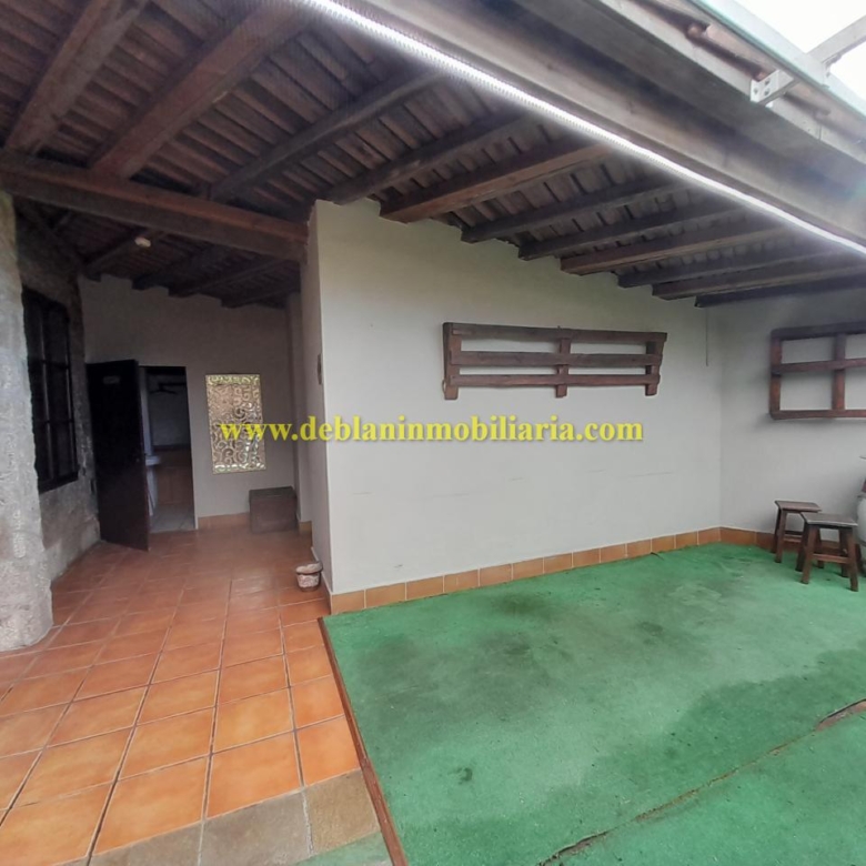 SE ALQUILA  LOCAL DE HOSTELERÍA CON GRAN POTENCIAL EN TUI