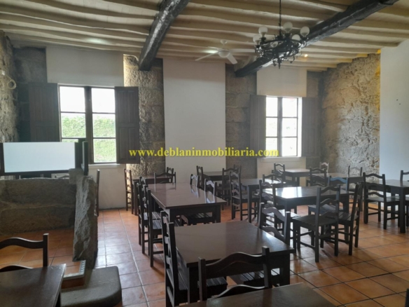 SE ALQUILA  LOCAL DE HOSTELERÍA CON GRAN POTENCIAL EN TUI