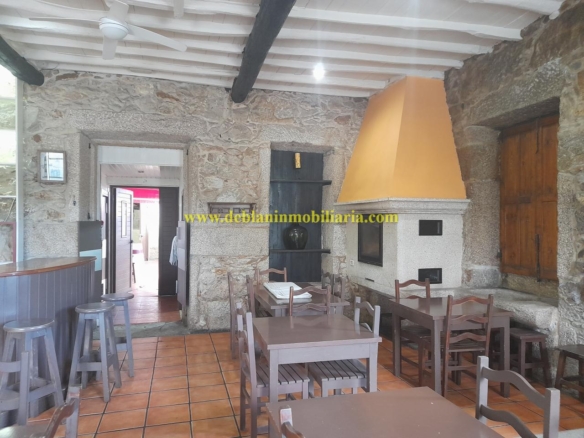 SE ALQUILA  LOCAL DE HOSTELERÍA CON GRAN POTENCIAL EN TUI
